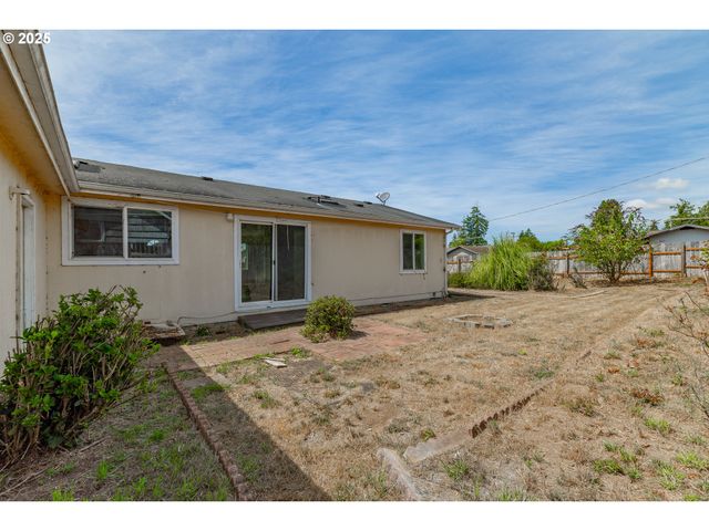 1829 E WILLOW St, Myrtle Point, OR 97458