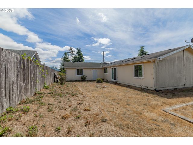1829 E WILLOW St, Myrtle Point, OR 97458