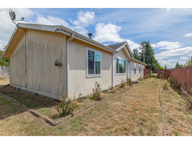 1829 E WILLOW St, Myrtle Point, OR 97458