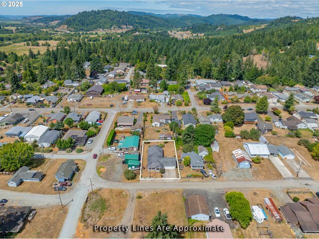 1829 E WILLOW St, Myrtle Point, OR 97458