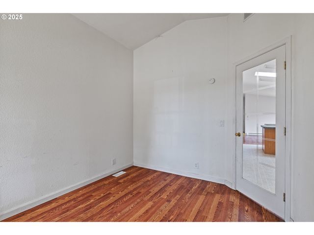 1829 E WILLOW St, Myrtle Point, OR 97458