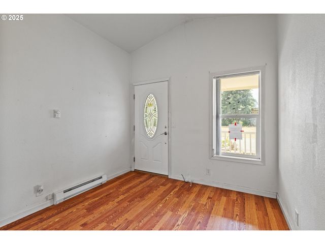 1829 E WILLOW St, Myrtle Point, OR 97458