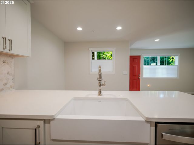 420 ELK CREEK Rd 401, Cannon Beach, OR 97110