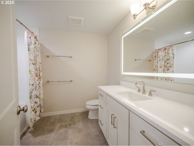 420 ELK CREEK Rd 401, Cannon Beach, OR 97110