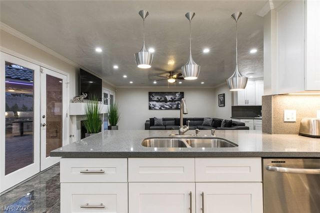 9020 Moss Creek Circle, Las Vegas, NV 89117