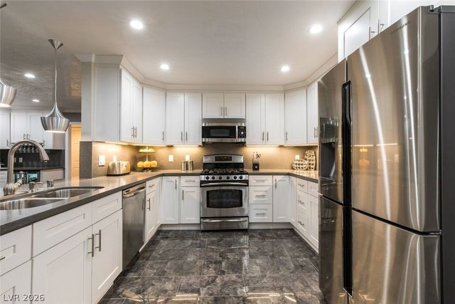 9020 Moss Creek Circle, Las Vegas, NV 89117