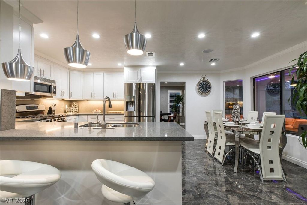 9020 Moss Creek Circle, Las Vegas, NV 89117