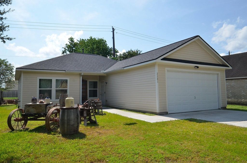 2203 Westwood Drive, Stafford, TX 77477