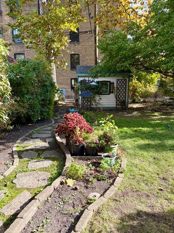 7433 N Washtenaw Avenue, Chicago, IL 60645