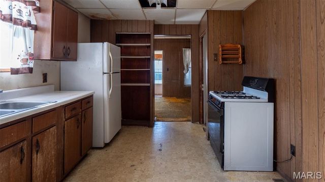 359 E Penning Avenue, Wood River, IL 62095