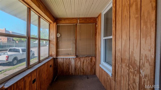 359 E Penning Avenue, Wood River, IL 62095