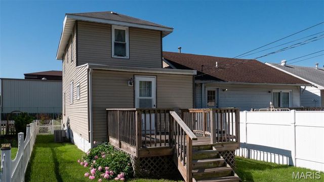 359 E Penning Avenue, Wood River, IL 62095