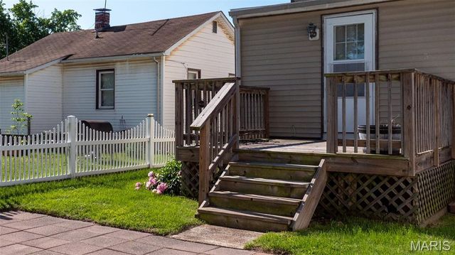 359 E Penning Avenue, Wood River, IL 62095