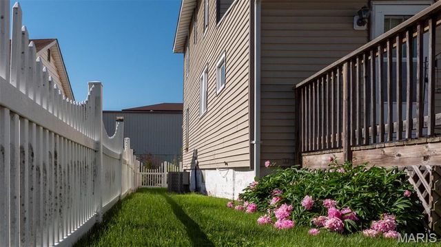 359 E Penning Avenue, Wood River, IL 62095