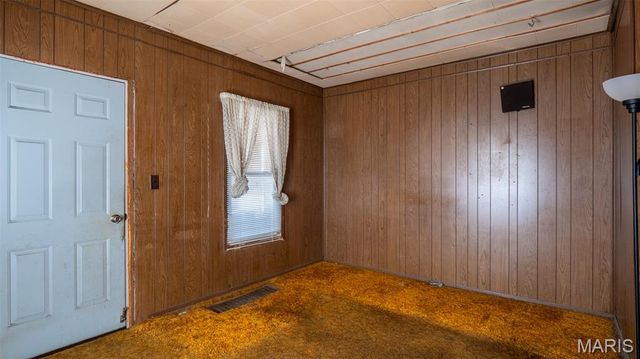 359 E Penning Avenue, Wood River, IL 62095