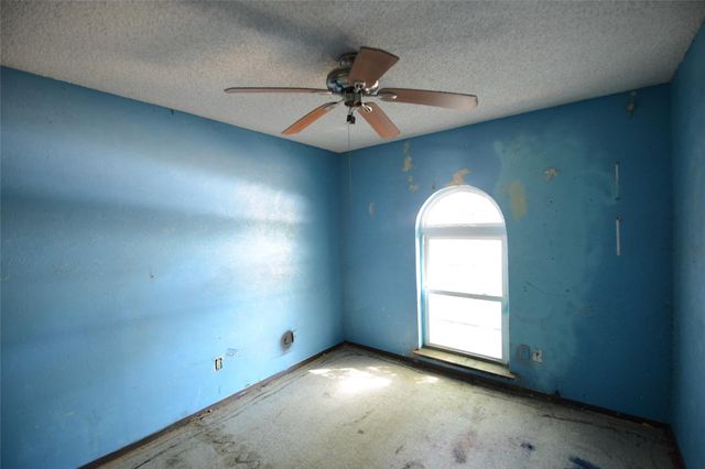 405 Bryan Drive, Crowley, TX 76036