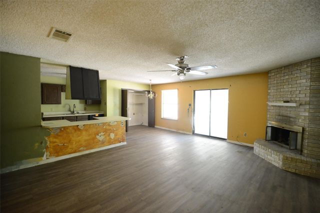 405 Bryan Drive, Crowley, TX 76036