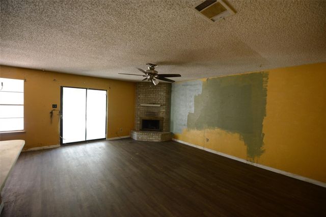 405 Bryan Drive, Crowley, TX 76036