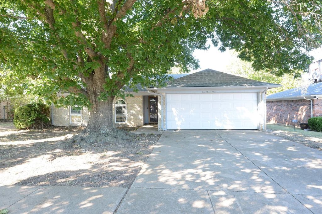 405 Bryan Drive, Crowley, TX 76036