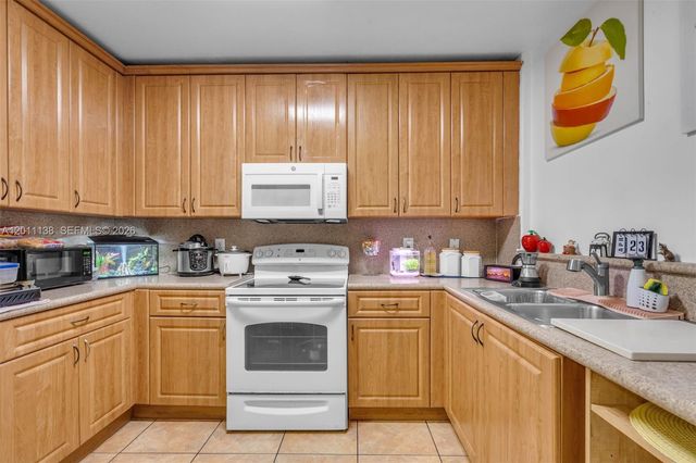 8031 W 36th Ave 1, Hialeah, FL 33018