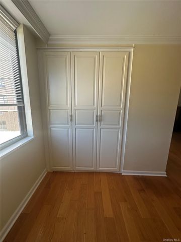 27110 Grand Central Parkway 1U, Floral Park, NY 11005
