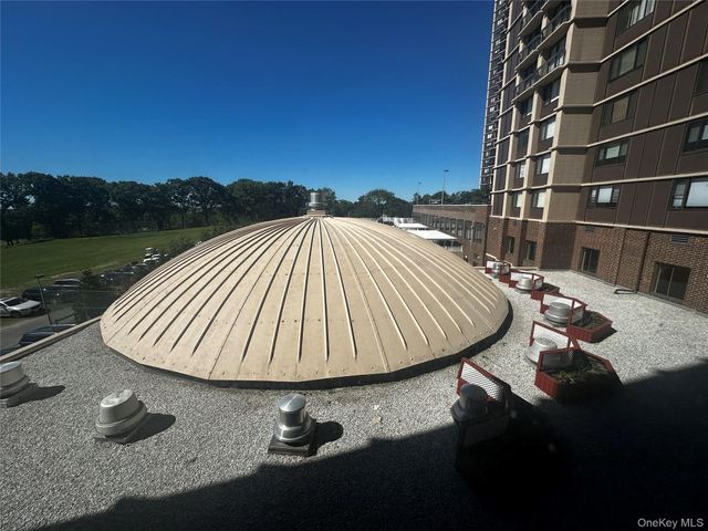 27110 Grand Central Parkway 1U, Floral Park, NY 11005