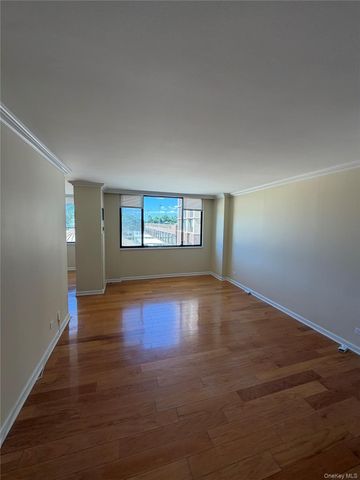 27110 Grand Central Parkway 1U, Floral Park, NY 11005