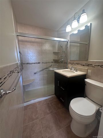 27110 Grand Central Parkway 1U, Floral Park, NY 11005