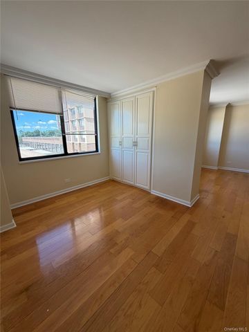 27110 Grand Central Parkway 1U, Floral Park, NY 11005