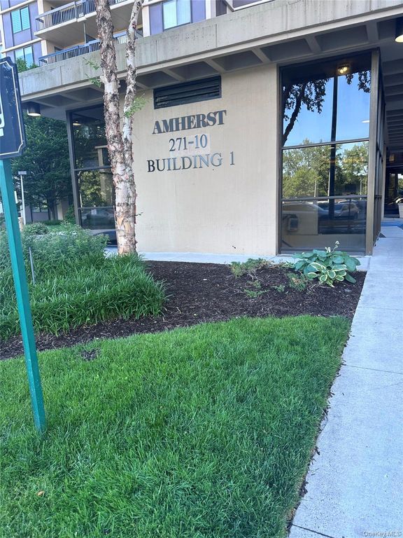27110 Grand Central Parkway 1U, Floral Park, NY 11005