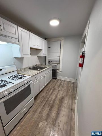 195 Ramapo Valley Road 2A, Oakland, NJ 07436