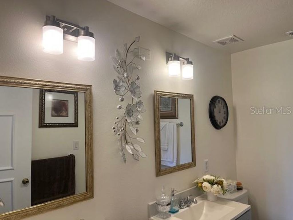 Image 10 of property listing at 2824 OSPREY COVE PLACE 102, Kissimmee, FL 34746