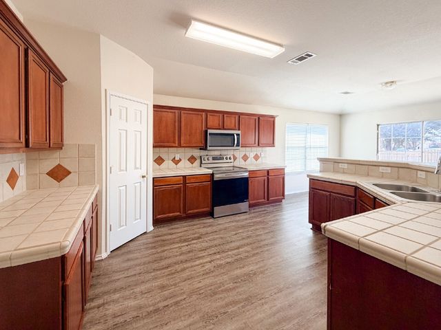 5353 Freestone Drive, Grand Prairie, TX 75052