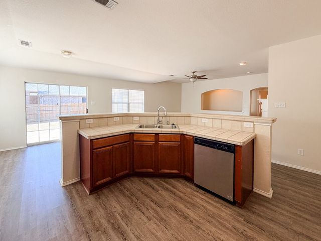 5353 Freestone Drive, Grand Prairie, TX 75052