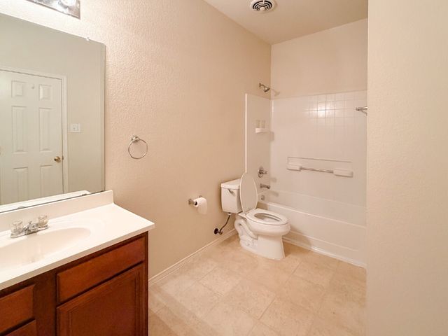 5353 Freestone Drive, Grand Prairie, TX 75052