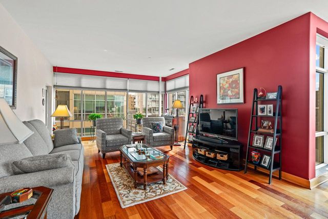1550 E Royall PLACE #600, Milwaukee, WI 53202