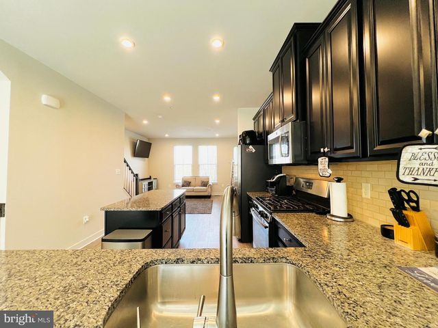 4637 TOWNE PARK RD, Suitland, MD 20746