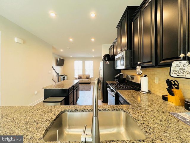 4637 TOWNE PARK RD, Suitland, MD 20746