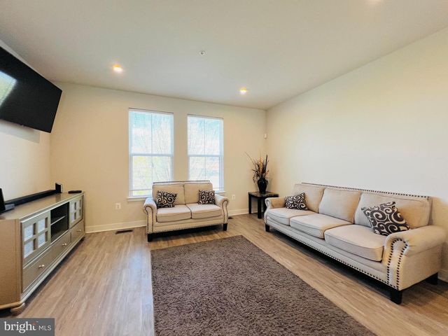 4637 TOWNE PARK RD, Suitland, MD 20746