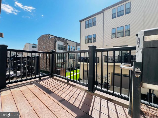 4637 TOWNE PARK RD, Suitland, MD 20746
