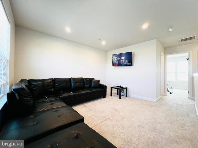 4637 TOWNE PARK RD, Suitland, MD 20746
