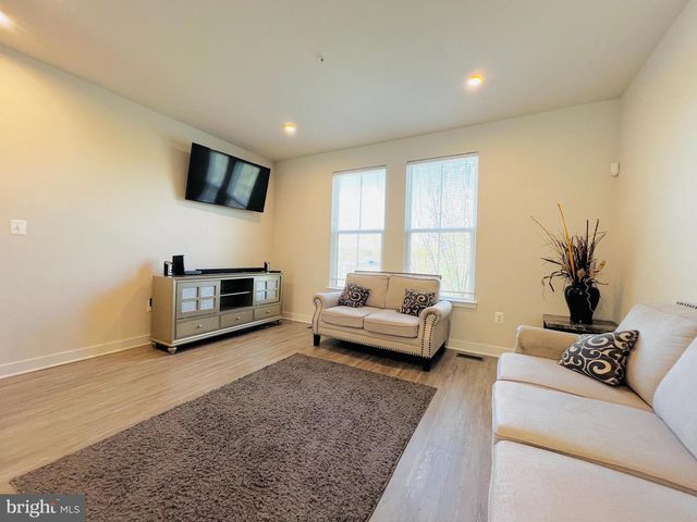 4637 TOWNE PARK RD, Suitland, MD 20746