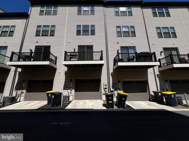4637 TOWNE PARK RD, Suitland, MD 20746