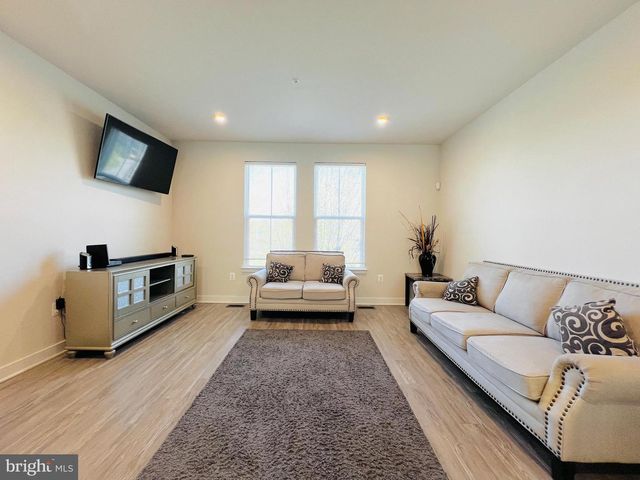 4637 TOWNE PARK RD, Suitland, MD 20746