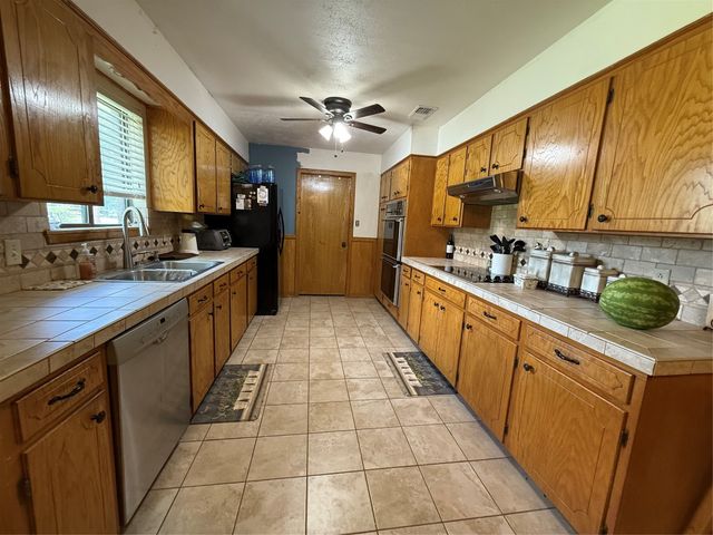 102 Harrison Avenue, Gustine, TX 76455