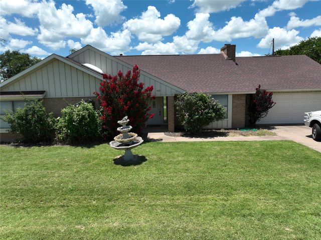 102 Harrison Avenue, Gustine, TX 76455
