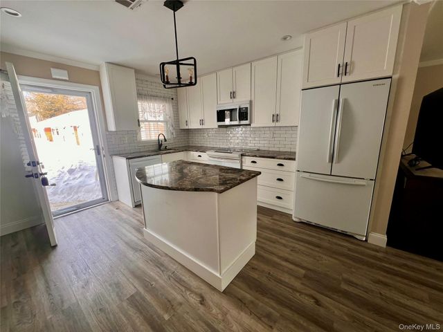 44B Trent Court B, Ridge, NY 11961