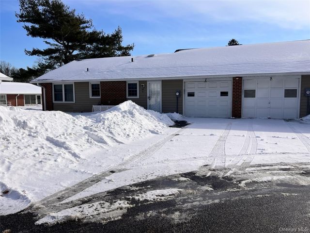 44B Trent Court B, Ridge, NY 11961