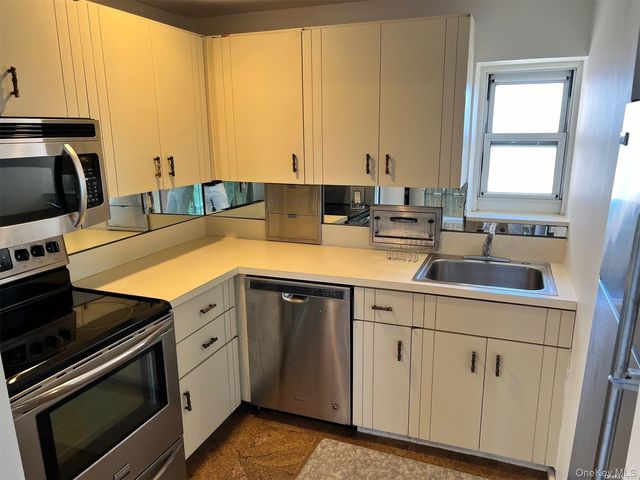 2 Richmond Road ph 6r, Lido Beach, NY 11561