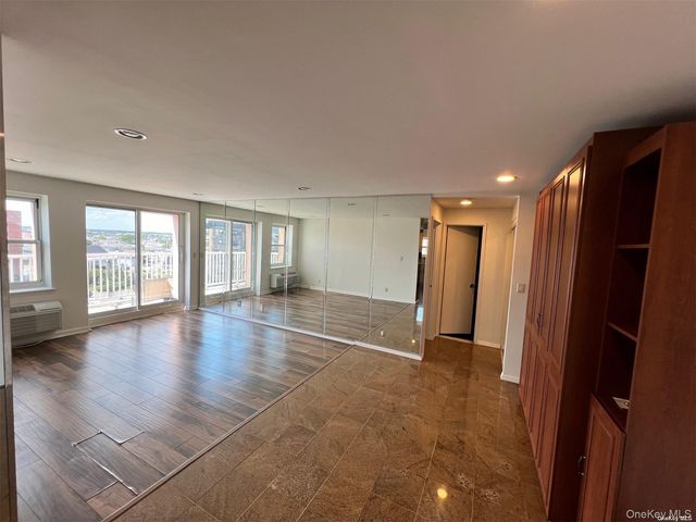 2 Richmond Road ph 6r, Lido Beach, NY 11561